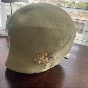 Elegant Cream Wool Hat with Floral Accent